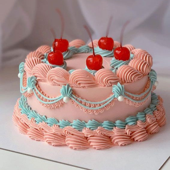 VINTAGE CAKE