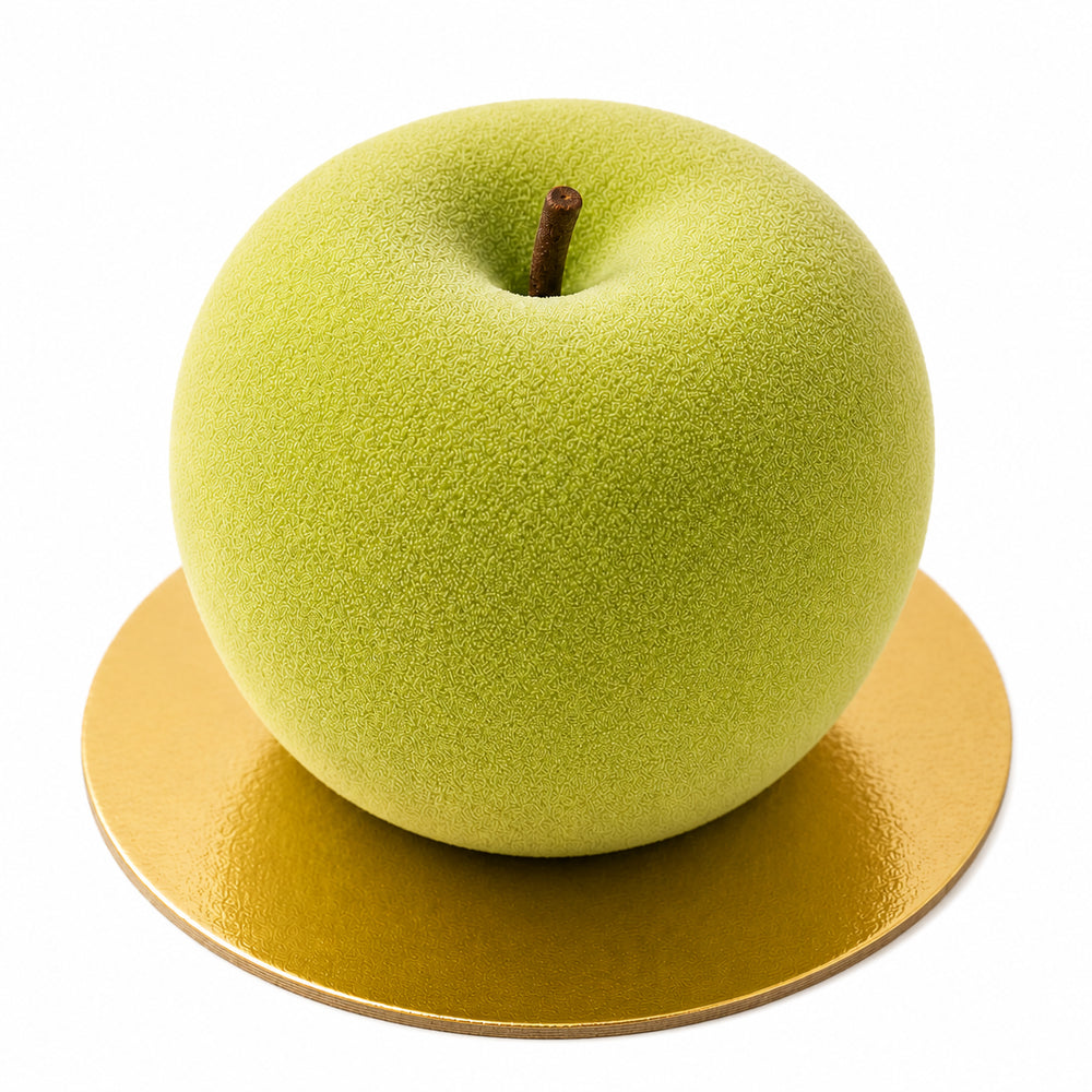 Apple realistic cake